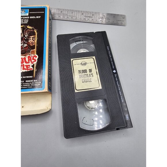 VHS Blood Of Dracula’s Castle - Picture 6 of 7